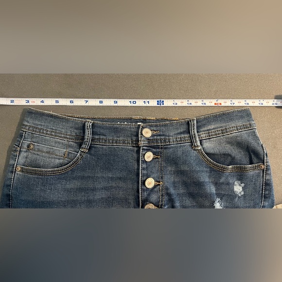 NWOT Wallflower Curvy Fit Flare Jeans – Distressed Button Fly, Size 7 - Picture 10 of 10